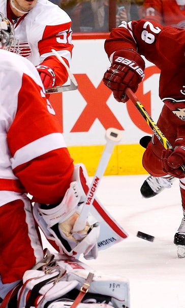 Mrazek, Red Wings stymie Coyotes